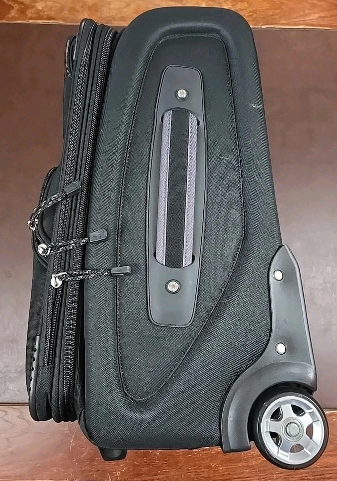 NAUTICA 21" Negro Expandible Logo Print Soft Case Soft Case Roller Foto 3 de 4