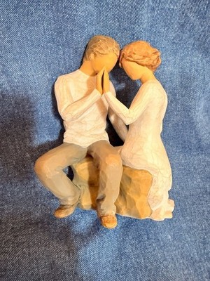 Willow Tree ''Around You'' Hand painted resin figurine. Demdaco Lordi 2012.