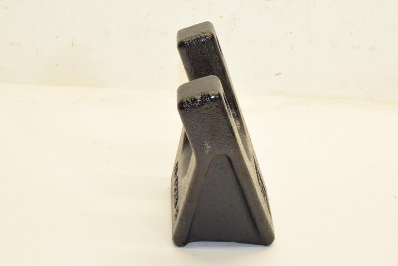 Peterbilt 03-08276 - Bracket-tracking Rod Raised 21586aa