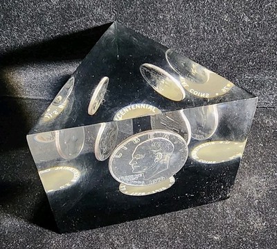 Vtg Lucite 1776 Bicentennial Dollar 1/2 Dollar Quarter 3  Triangle Weight B2779