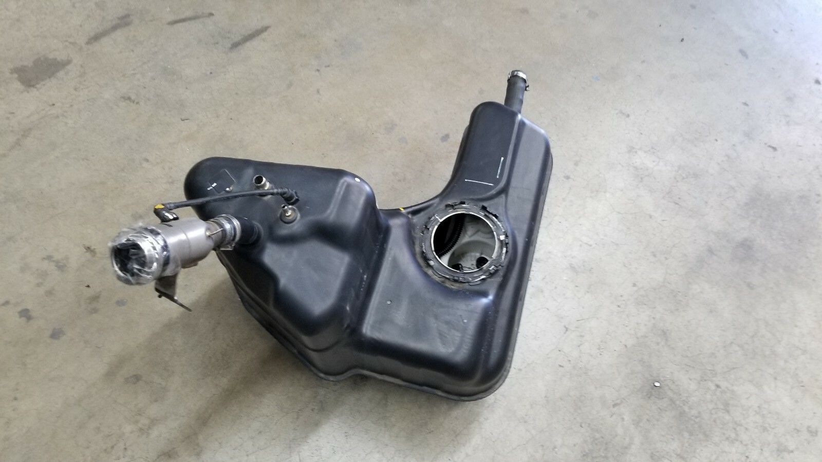 LAMBORGHINI HURACAN PASSENGER RIGHT SIDE FUEL TANK OEM 4S0201022D 4T8201022D