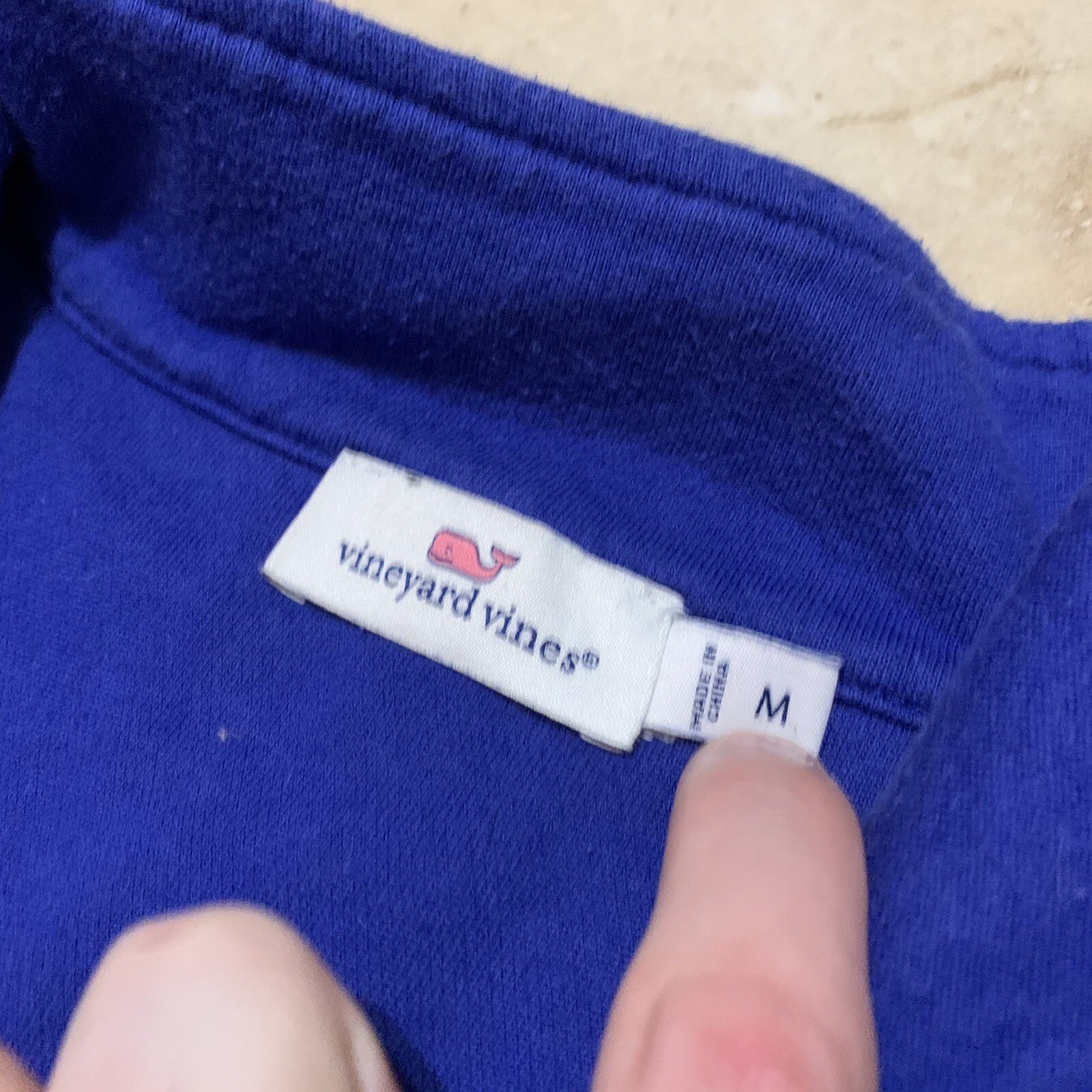 Vineyard Vines Repeating Logo Pattern Graphic Qua… - image 3