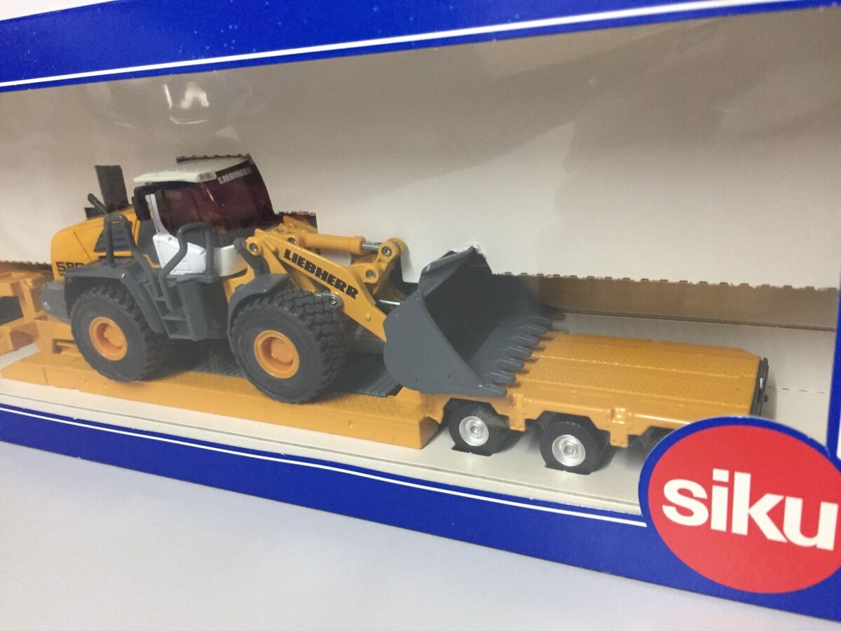 Scania R620 truck & Liebherr 580 loader 1/50 die-cast model Scania R620 truck & Liebherr 580 loader 1/50 die-cast model