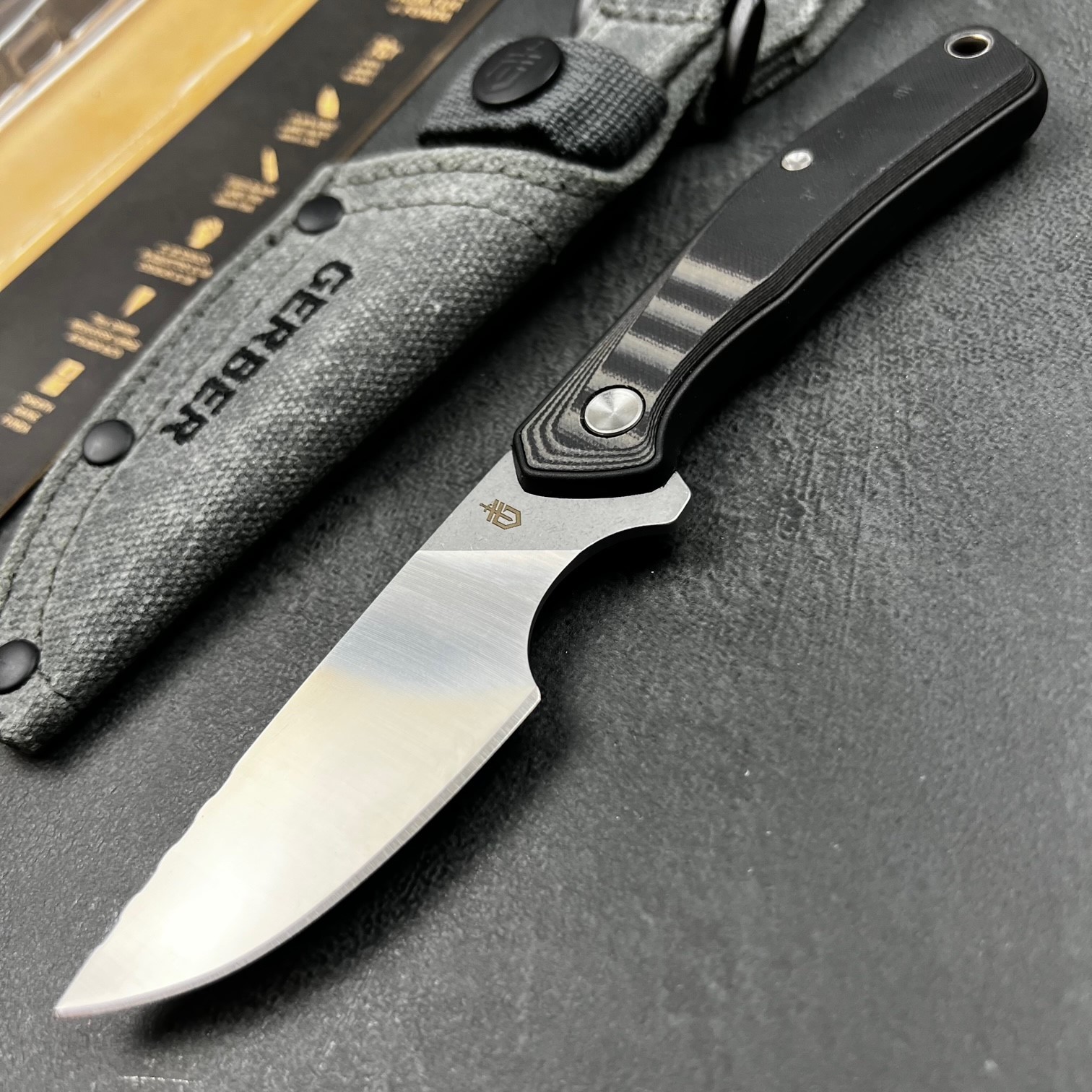 Gerber Downwind Black Caper Fixed Blade Skinning Hunting Cam