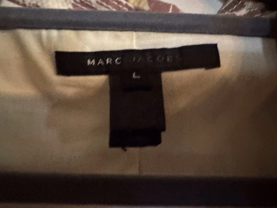 Abrigo Marc Jacobs hasta la rodilla estampado de leopardo.   Foto 2 de 3