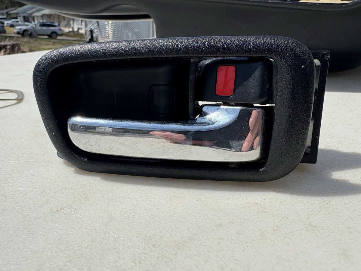 TOYOTA MR2 SPYDER RH PASSENGER SIDE INTERIOR DOOR HANDLE ASSEMBLY
