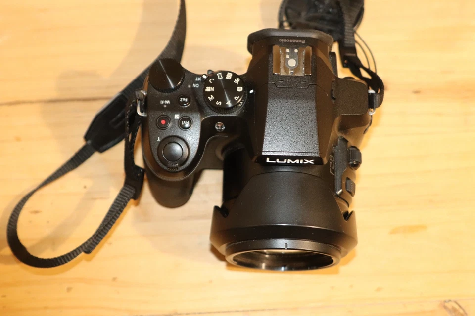 Panasonic LUMIX DMC-FZ300 12,1 Mpix Appareil Photo Bridge - Noir, photo 2 sur 5