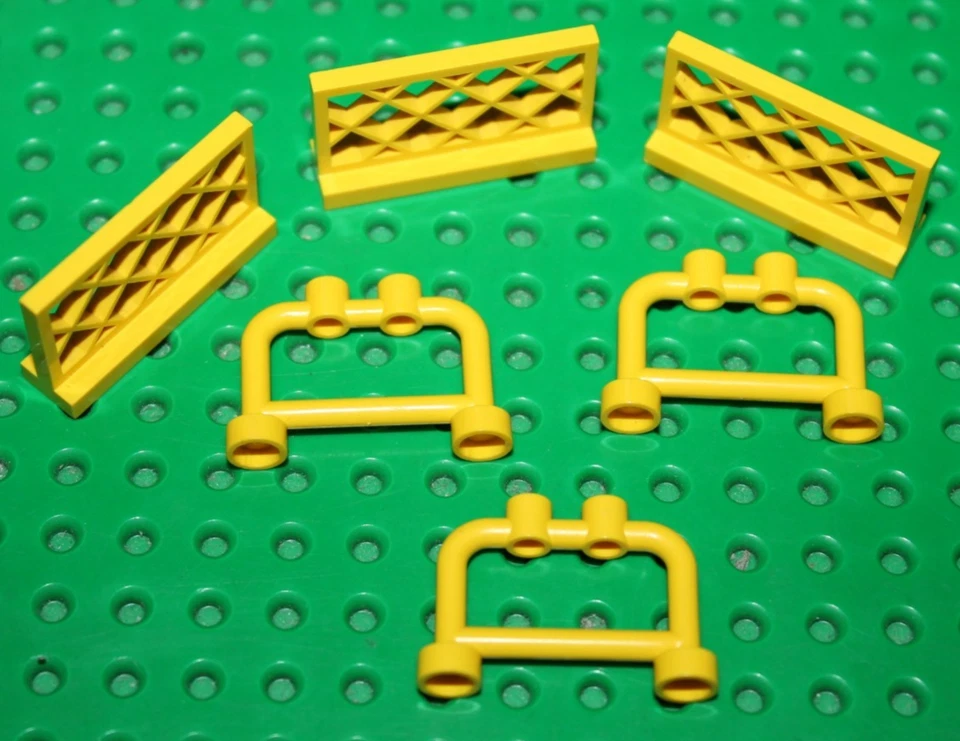 Lego lot de 6 barrières: 3 Yellow Fence 4083 et 3 ref 3185 set 726 374 149 655 - Photo 1/1