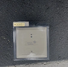 NEW Johnson Controls M300DJ Dual Monitor Module USPS Priority Mail Shipping