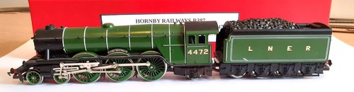 HORNBY BRITAIN R.387 OO GAUGE - 4-6-2 A1/3 FLYING SCOTSMAN 4472 L.N.E.R. GREEN - Picture 2 of 14