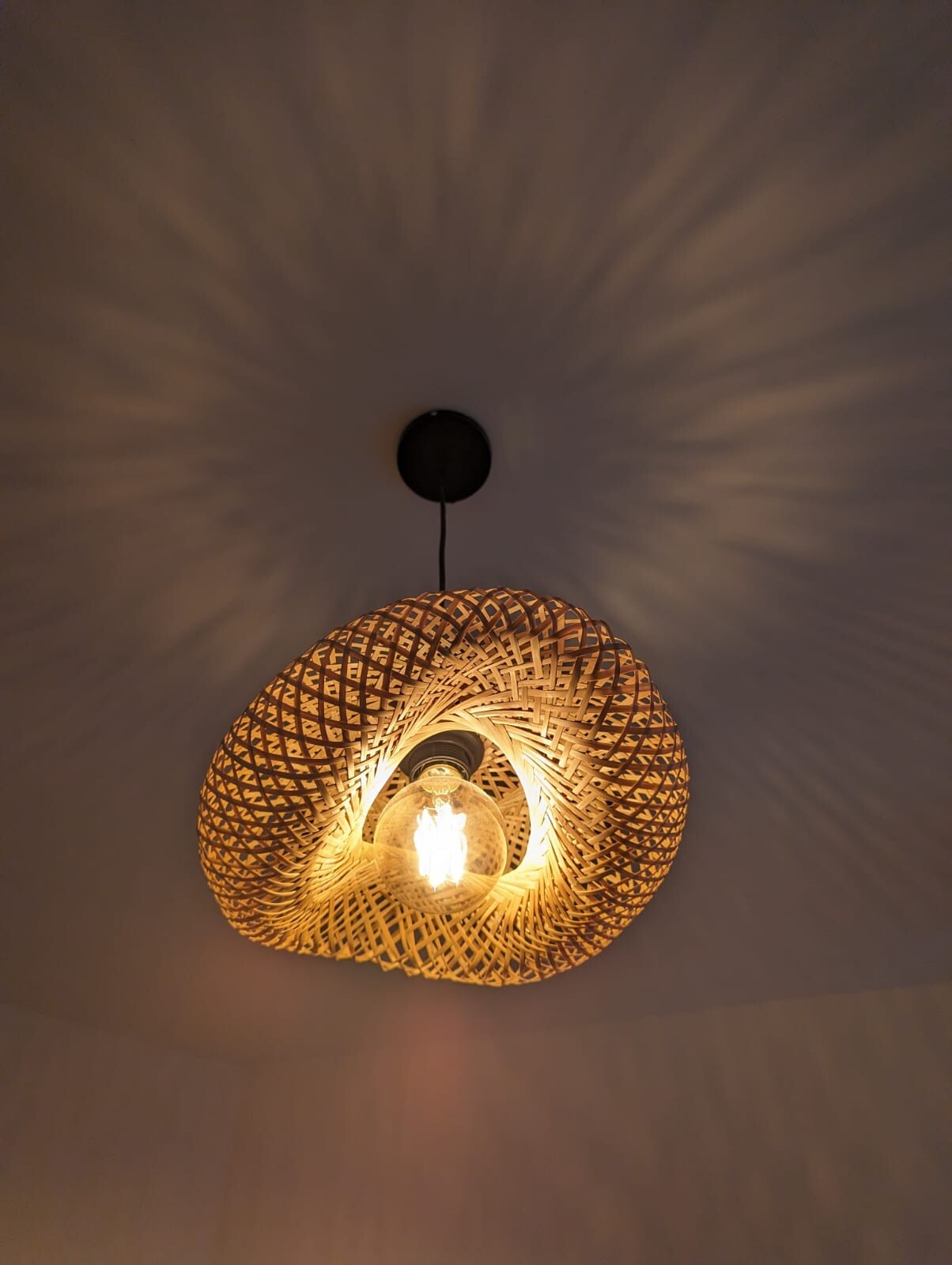 Luminaire plafonnier en bambou beige - Éclairage de plafond en bois tressé