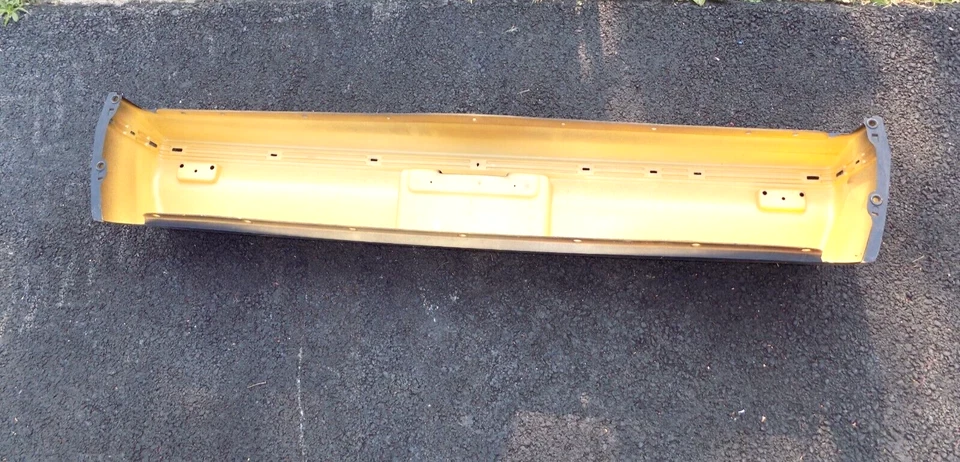 CUBIERTA PARACHOQUES TRASERO NUEVO GM 1982 1983 PONTIAC J2000 J 2000 11011149 Foto 4 de 4