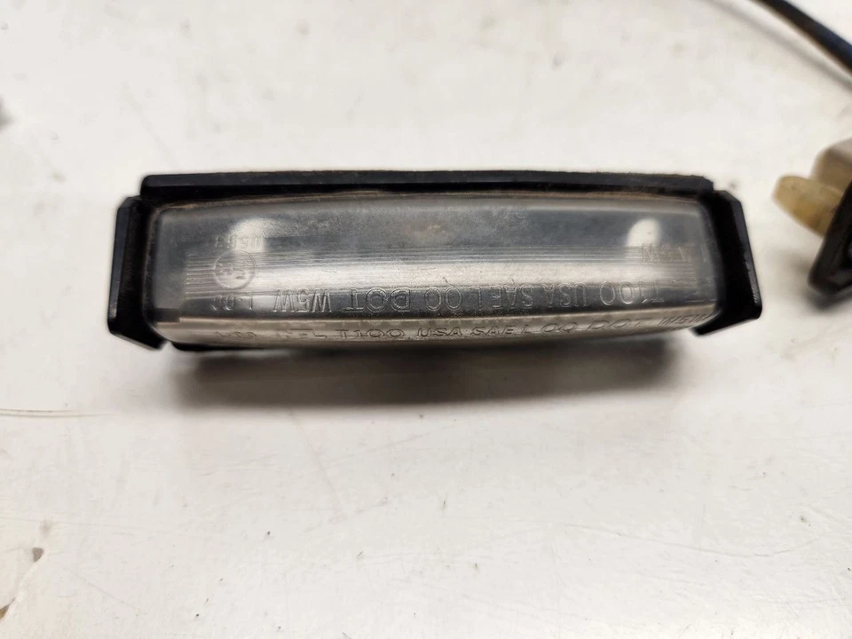 Toyota Sienna LE 2005 botón de escotilla trasero y luces de matrícula Foto 4 de 4