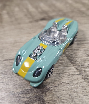 Hot Wheels Glory Chaser Mattel Diecast 1/64 2021  Car Toy