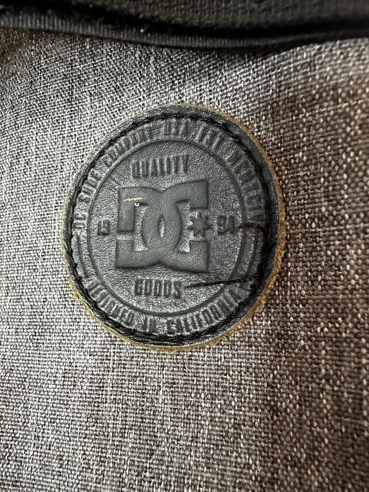 DC Shoe Co Mochila de Monopatín Gris/Negro Cremallera Bolso Escolar Laptop Lona Y2K Foto 3 de 4