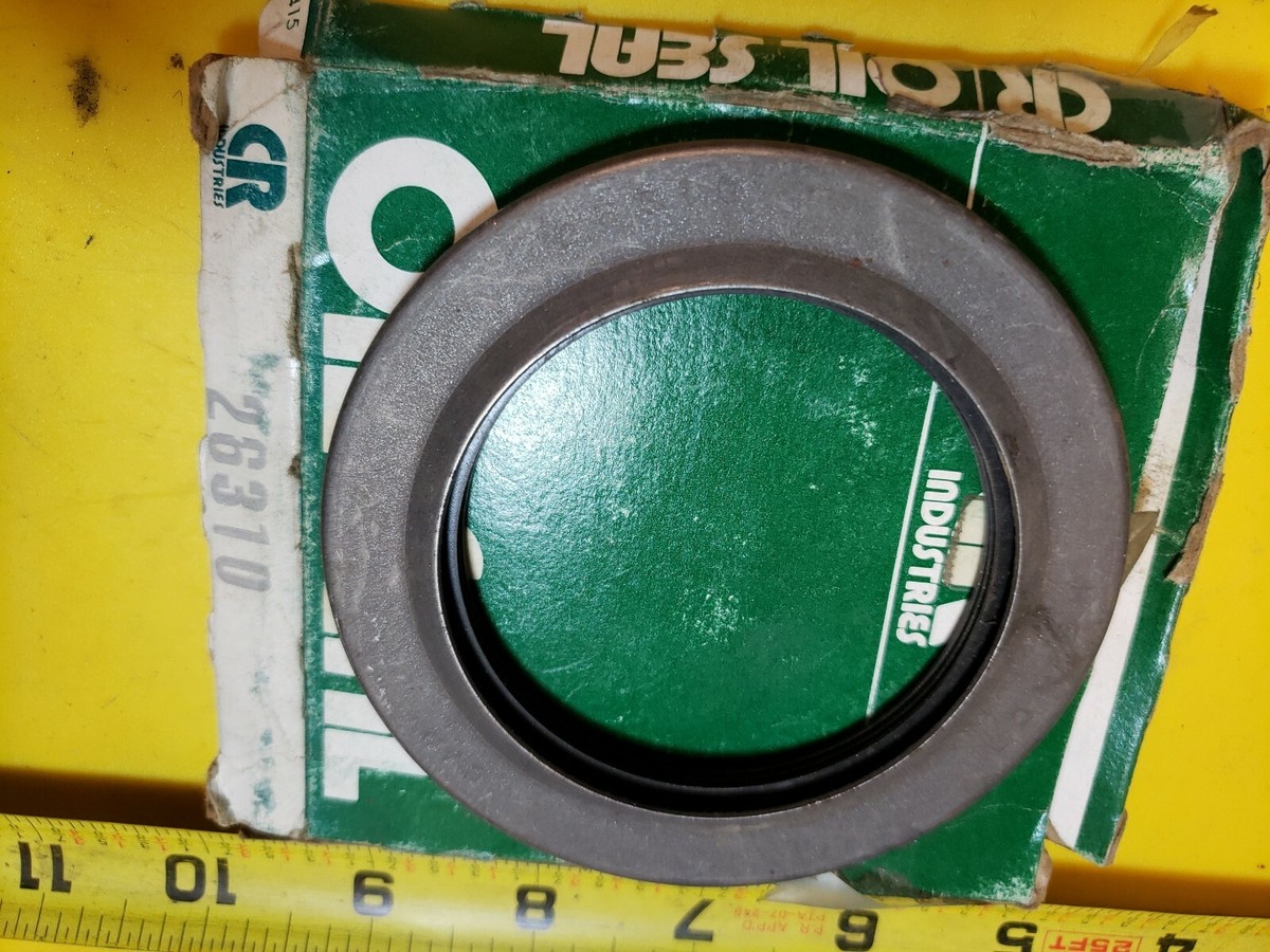 NOS GENUINE SKF CR 26310 NITRILE OIL SEAL 2.625 NOS GENUINE SKF CR 26310 NITRILE OIL SEAL 2.625