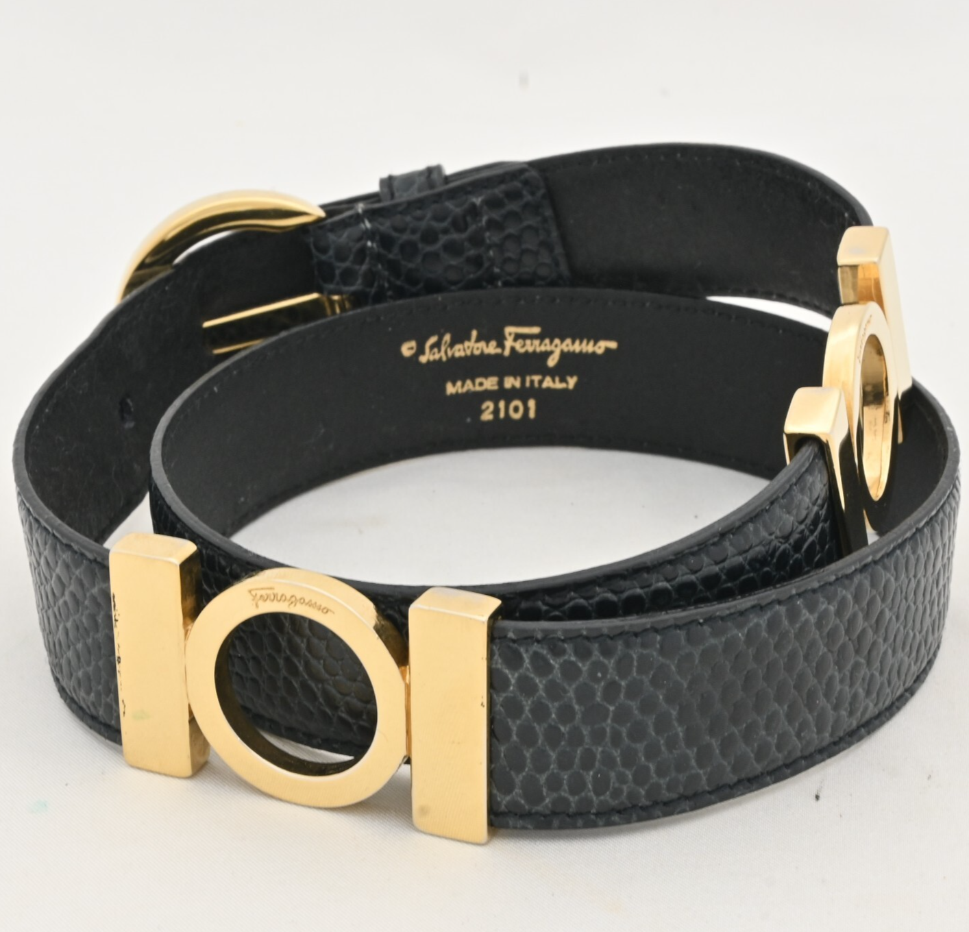 Authentic Salvatore Ferragamo Gancini Leather Belt Black Adjustable 24.8-26.8in SF9508GR