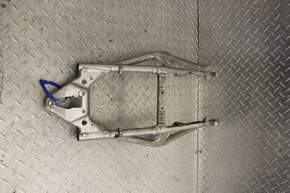 KTM 990 Super Duke 2008 subchasis trasero subchasis trasero Foto 2 de 4