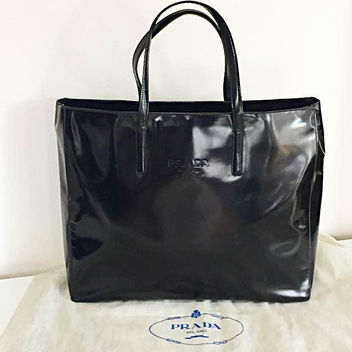 Prada Enamel Shoulder Bag PGD367 in Black Elegant Design
