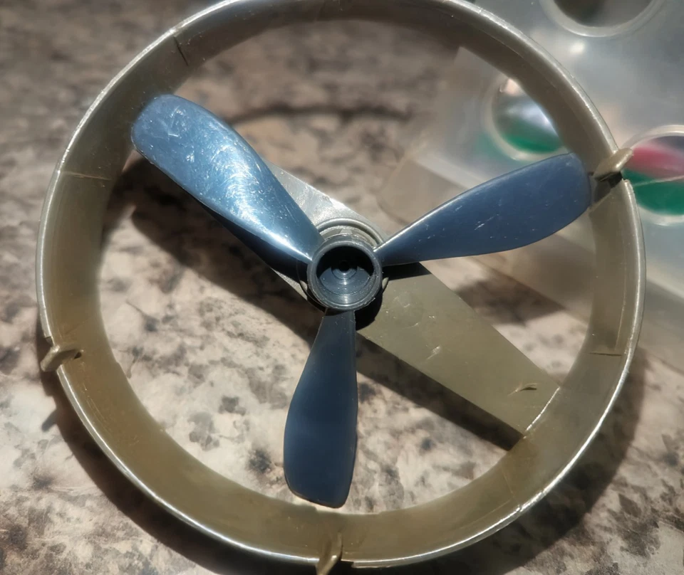 G.I. 1984 Cubiertas de ventilador Joe KILLER WHALE (2) y cuchillas de hélice (2) de colección/parte/raras Foto 3 de 4