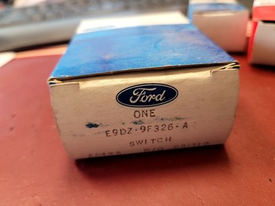 NOS OEM FORD E9DZ-9F326-A LOW FUEL LEVEL WARNING SWITCH ASSY 1988 1989 TAURUS