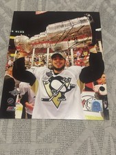 Pittsburgh Penguins NHL Tyler Kennedy Autographed Stanley Cup 8x10 Photo