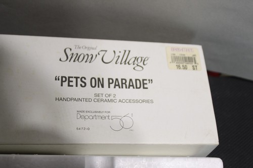 Dept 56 - Pets on Parade - Original Snow Village Series - 54720 - - Picture 3 of 4