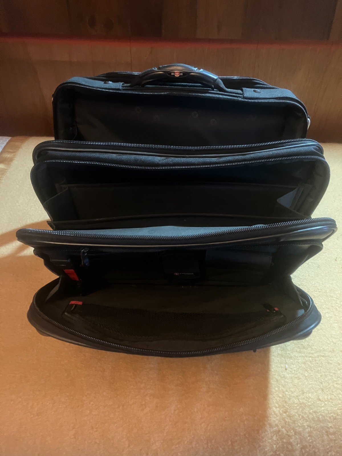 wenger -swiss gear- patriot rolling business case, black