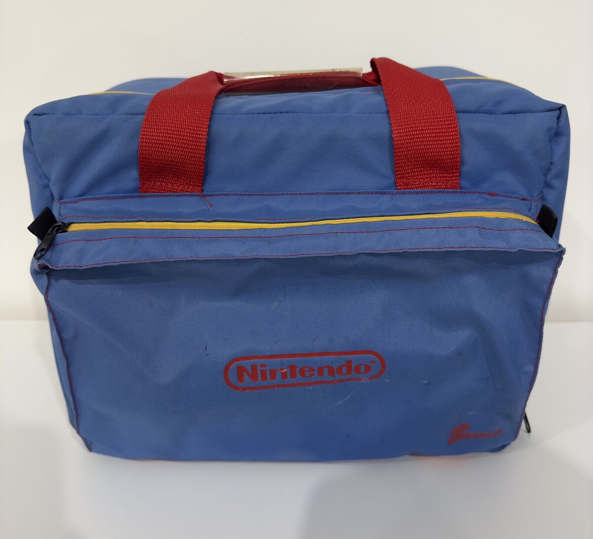 Vintage Original Nintendo NES Z Bag - Blue Console Carrying Vintage Original Nintendo NES Z Bag - Blue Console Carrying