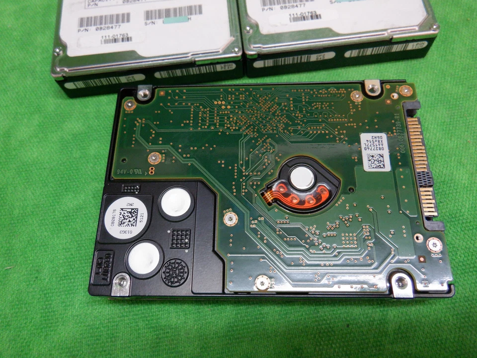 LOTE DE 10 HGST 0B28477 1.2TB 10K 2.5 SAS 6Gbs Enterprise HDD HUC101212CSS600 Foto 3 de 3