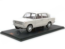 1970 Fiat 124 (Seat 124) Blanc 1:18 IXO Models 18CMC205OP.24