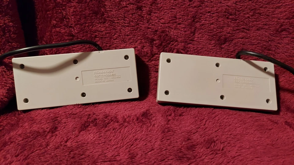 NES Orange Zapper and Two OEM Controllers (Untested) - Image 3 of 4