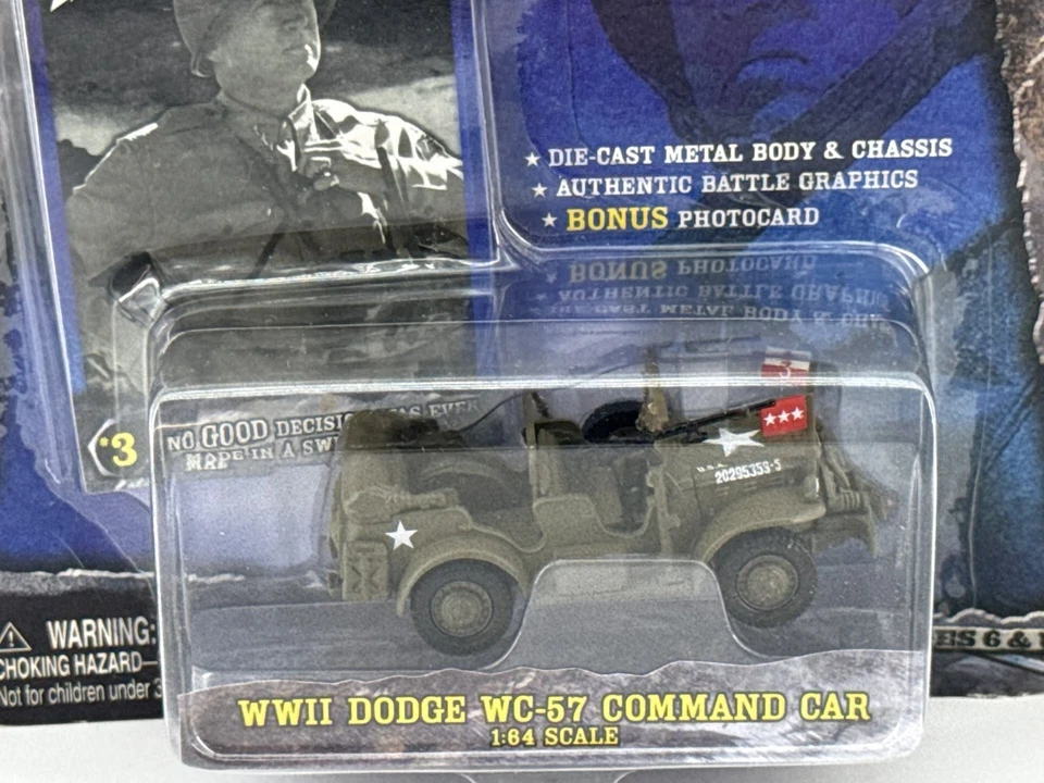 Coche de comando Johnny Lightning Military Muscle Segunda Guerra Mundial Dodge WC-57 1:64 Foto 2 de 4