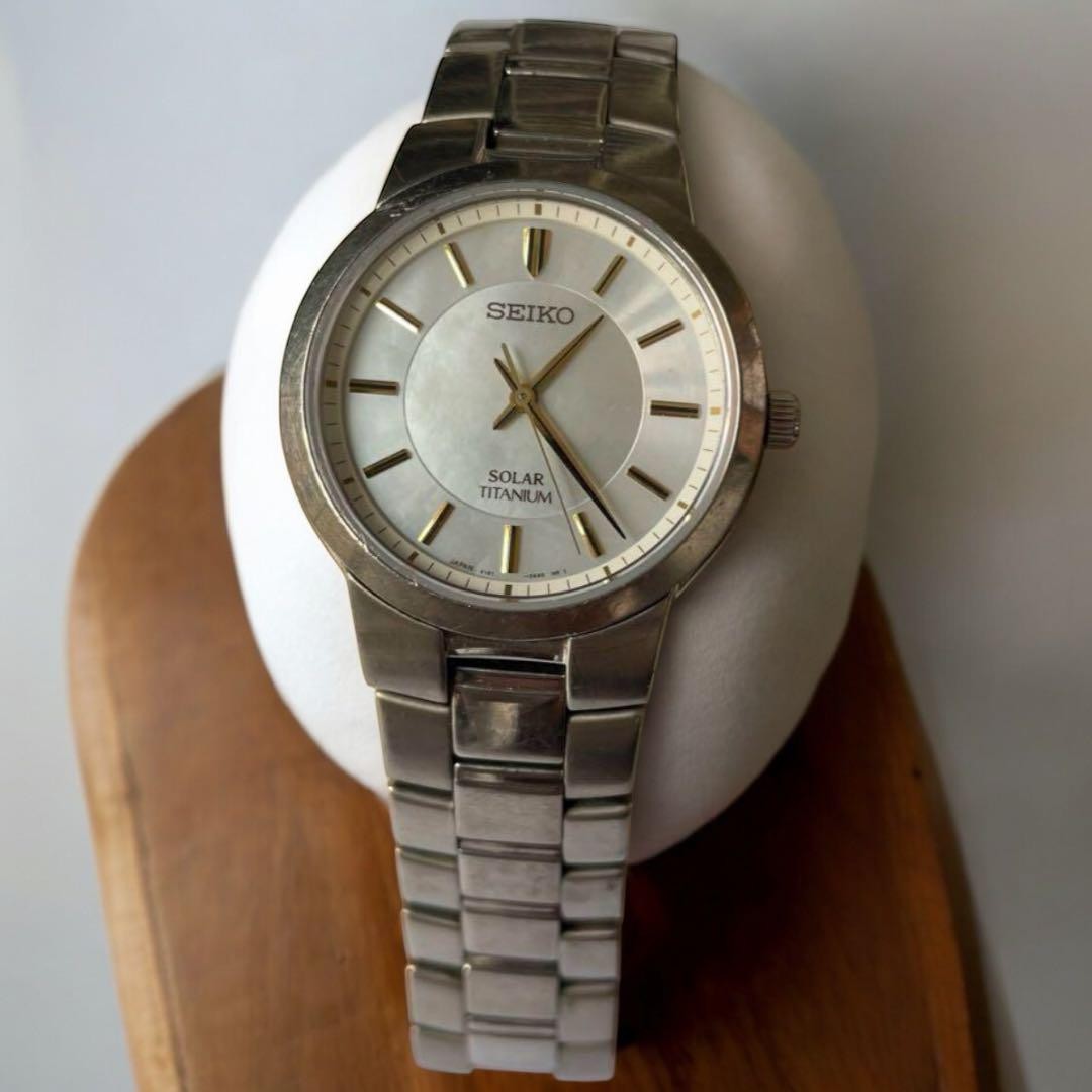 SEIKO Solar Titanium Mens Watch Lightweight Durable Eco-Friendly