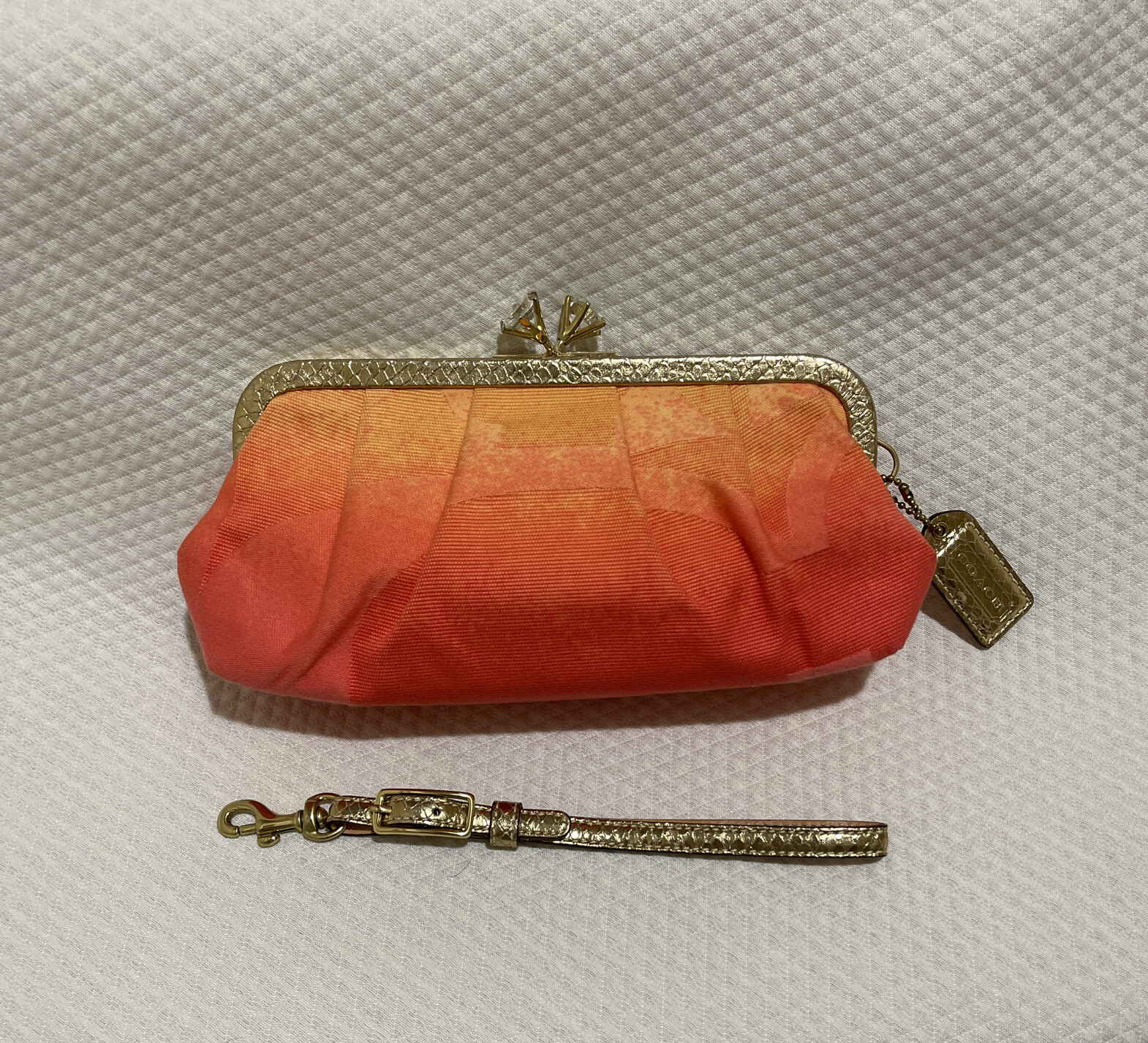 🔥 Coach Orange Clutch Wristlet With Big Beautiful Accent Rhinestones🔥 image 4