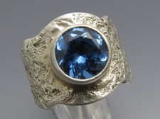 DESIGN MATURO - ANELLO TOPAZIO BLU - PEZZO UNICO DI PROPRIA ORAFA - ARGENTO FINE 999