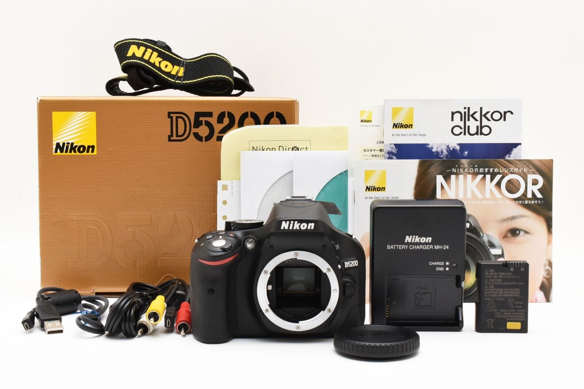 Nikon D D5200 Digital SLR Camera Black Body Near MINT From