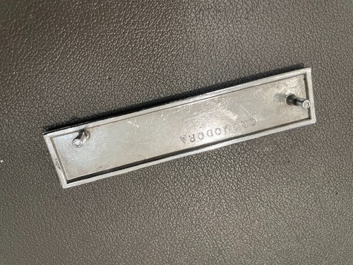 Distintivo Fiat 124 Spider 1800 - Foto 2 di 2