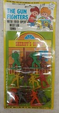 FAMUS CORP. Sheriff's Office, vintage cowboy and indians set. NIP 9D