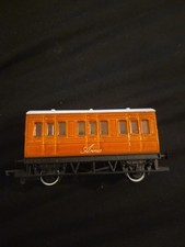 Hornby R016 OO Gauge Thomas The Tank Engine Annie 4-Wheel Freelance Coach