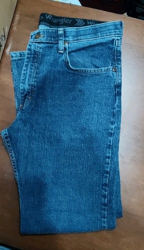 Wrangler Jeans Men's Size 34x30 Regular Fit 96CFWSW Comfort Band - Picture 1 of 4