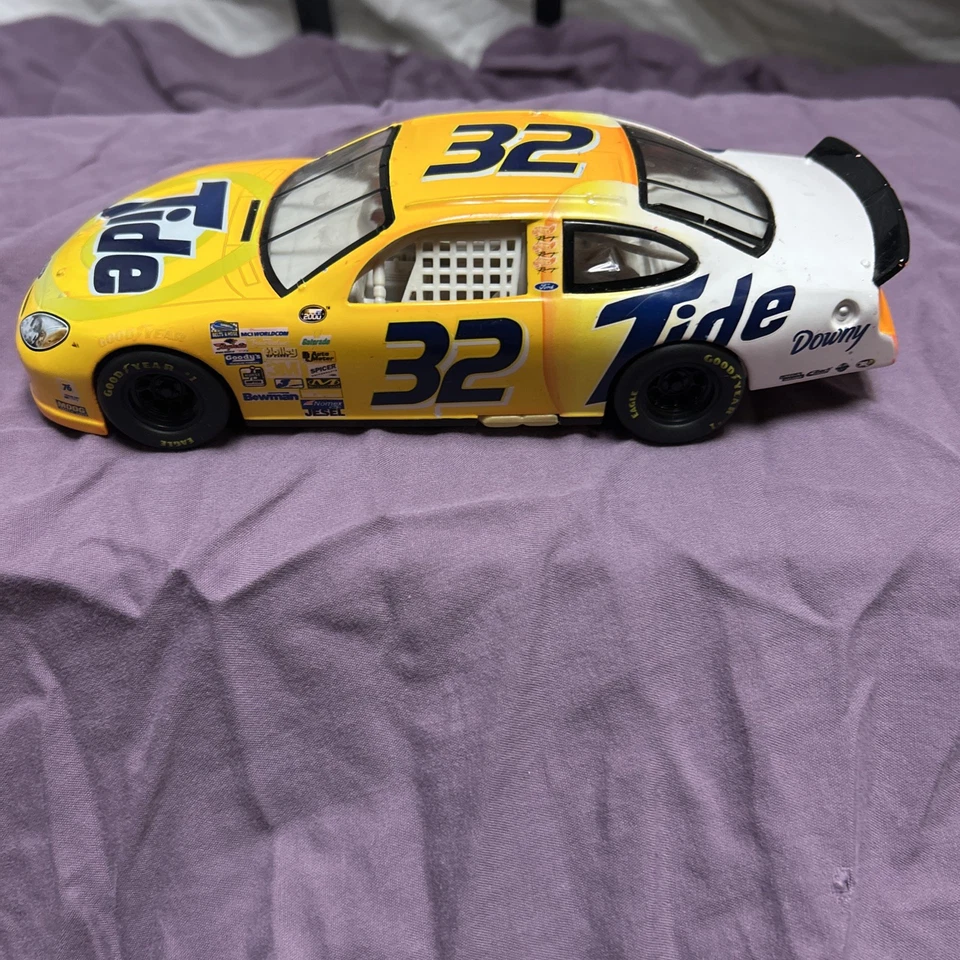 Tide #32 Diecast Modelo NASCAR Coche de Carreras Hot Wheels Nascar Hobby Foto 3 de 4