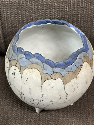 Amazing Romilla Batra Signed Hand Made Footed Fish Scales Pottery Has A Chip