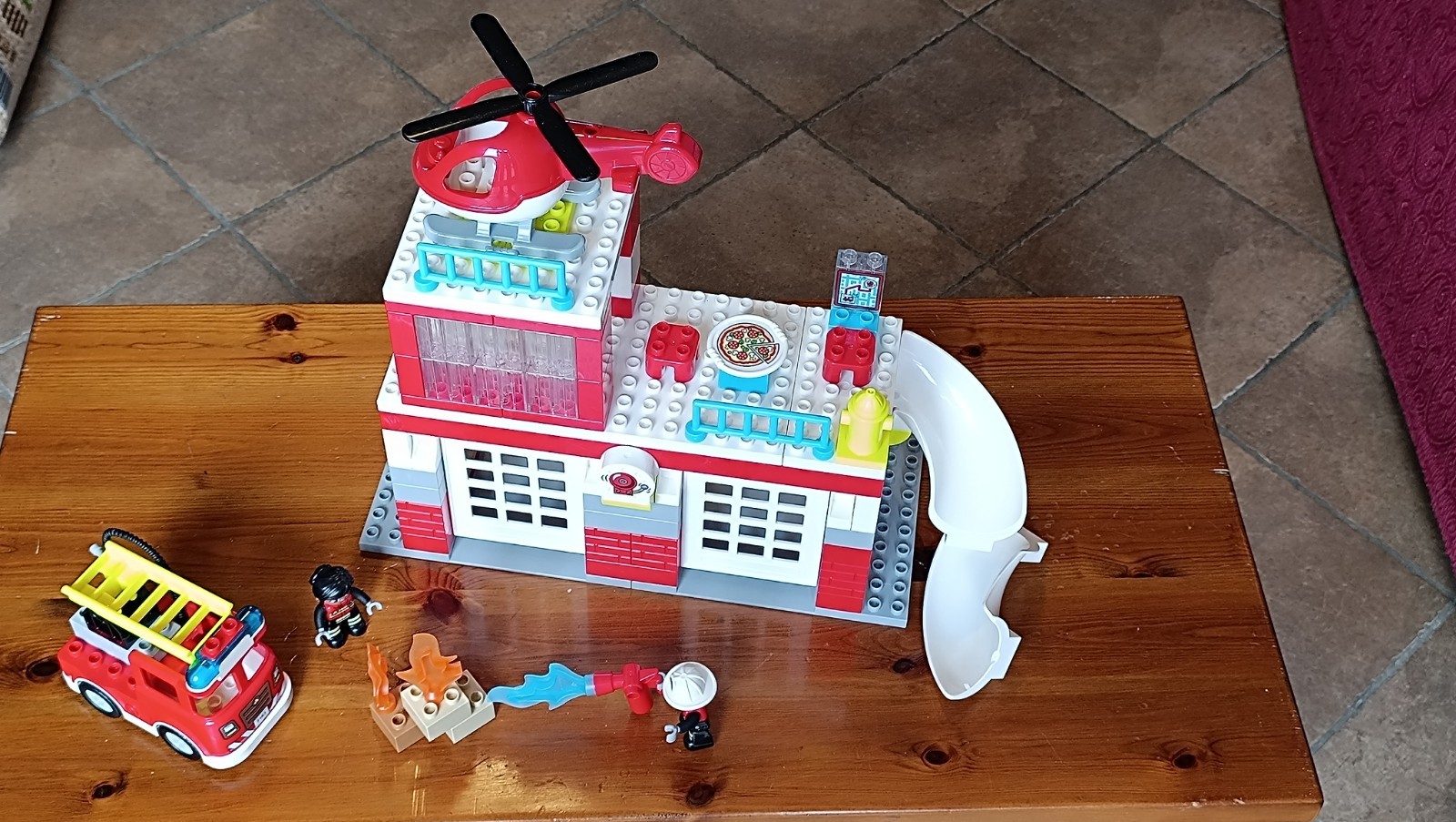 Lego – Duplo Caserma Dei Pompieri Ed Elicottero