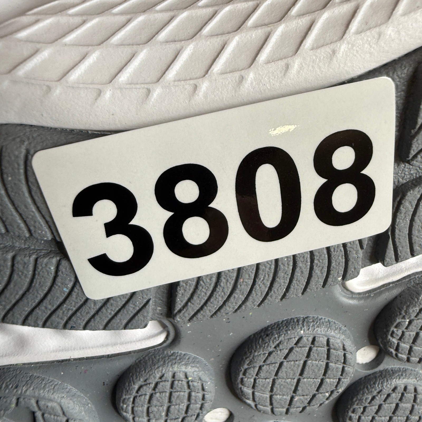 Under Armour Charged Assert 8