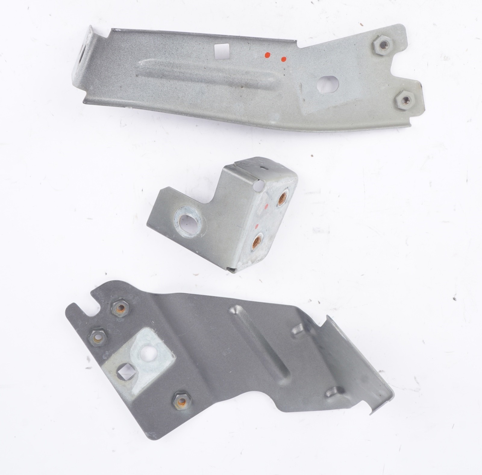 2014-2020 MASERATI GHIBLI FRONT RIGHT FENDER LOWER MOUNT SUPPORT BRACKET OEM