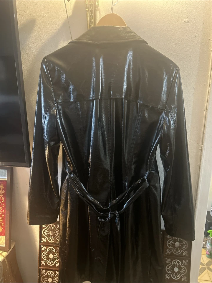 Trench coat INC International Concept preto peito duplo seda como médio - Imagem 2 de 4