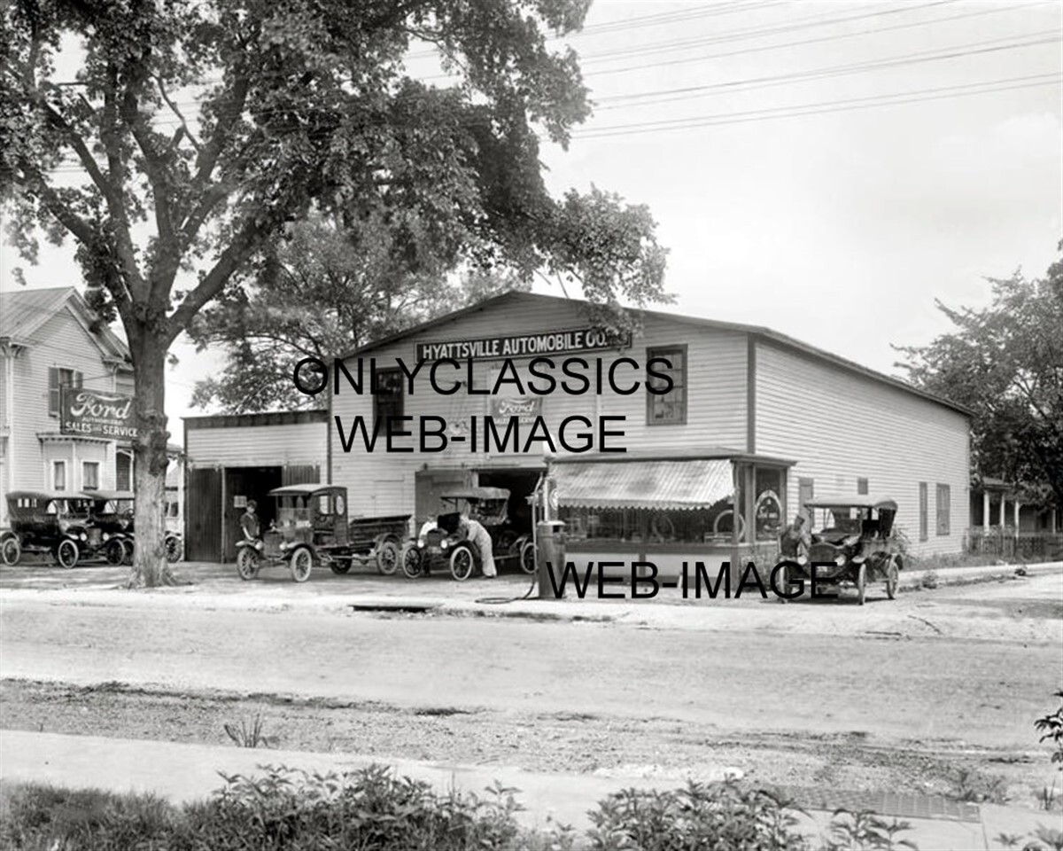 1920 HYATTSVILLE MD FORD AUTO DEALER PHOTO GAS PUMP, MODEL T AUTO SALES