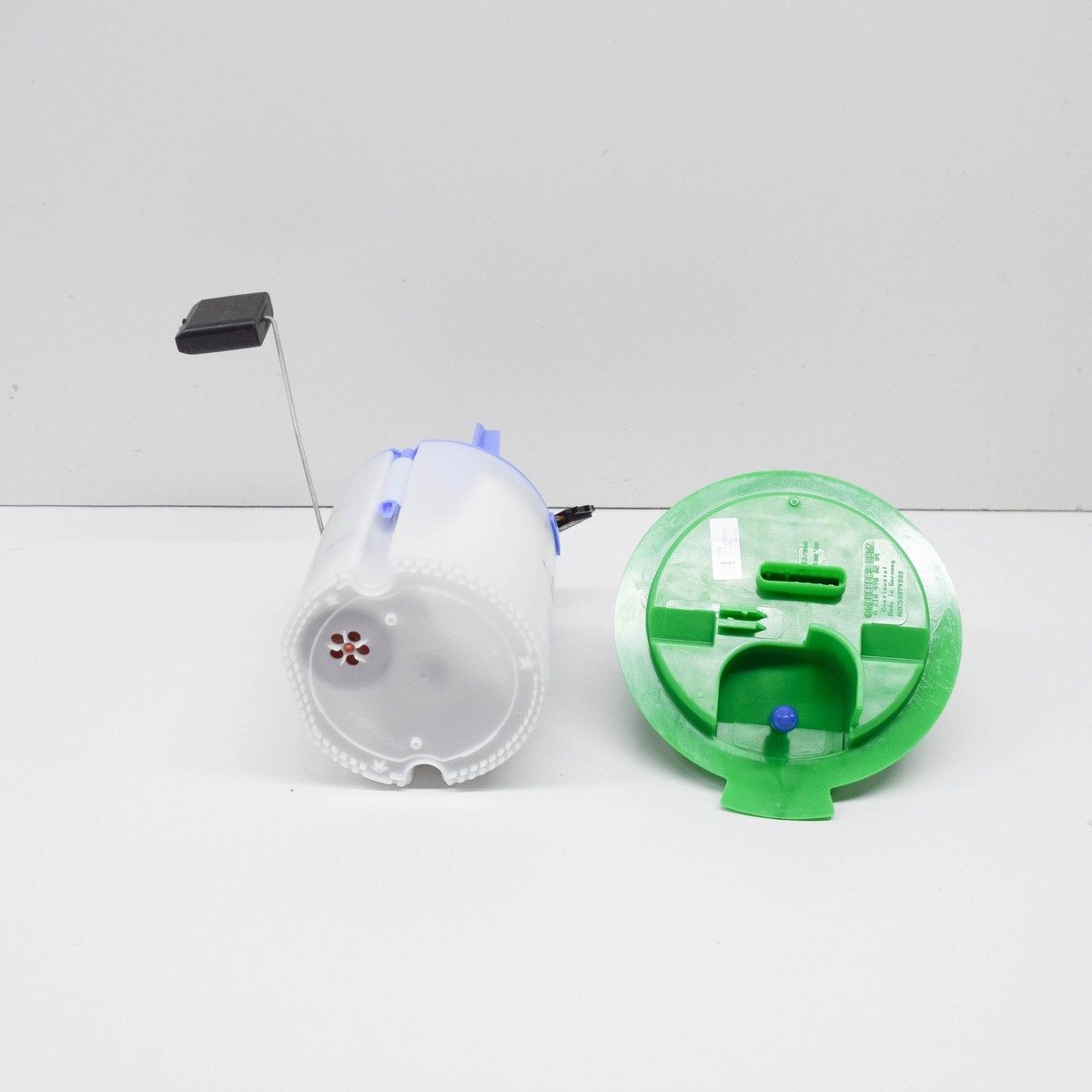 A2044704494 2044704494 W204 W207 W212 Brandstofpomp zuigstraalpomp in tank links met leidingen