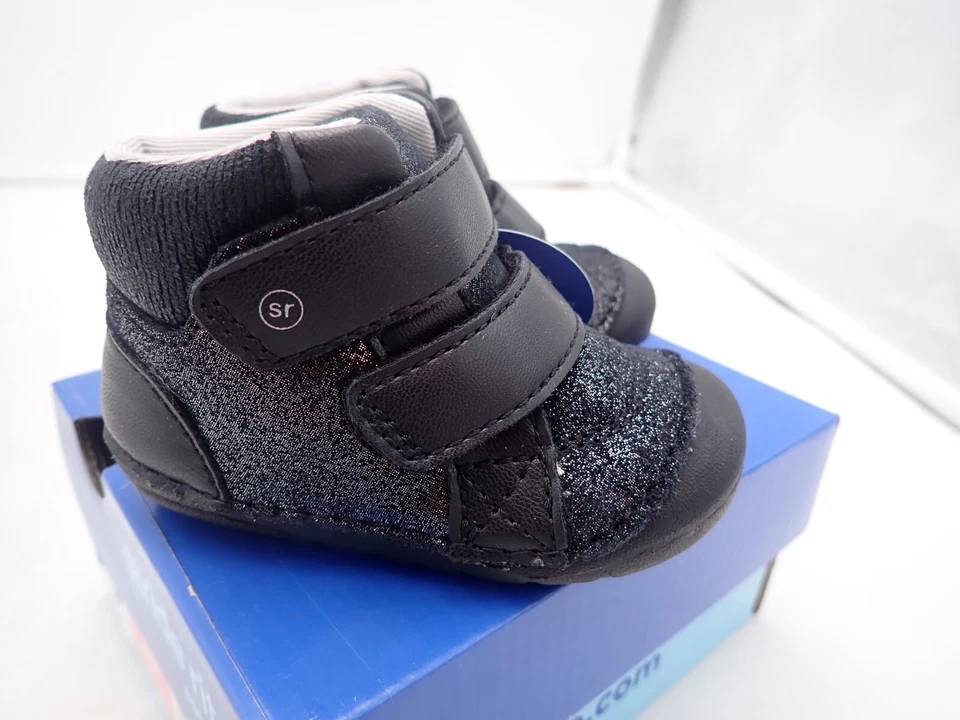 Bota Stride Rite Unisex SM MARTIN NEGRA IRIDISCENTE, Talla 3M y 3.5M Foto 2 de 4